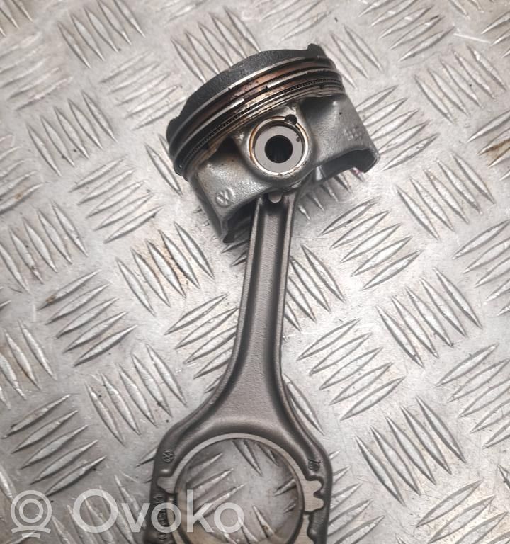 Volkswagen Golf VIII Pistón con biela 