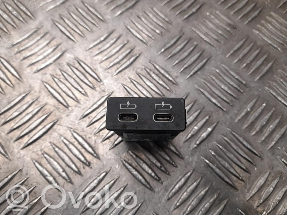 BMW i4 USB socket connector 