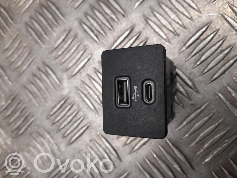 USB socket connector   LB5T14F014CB,H6501