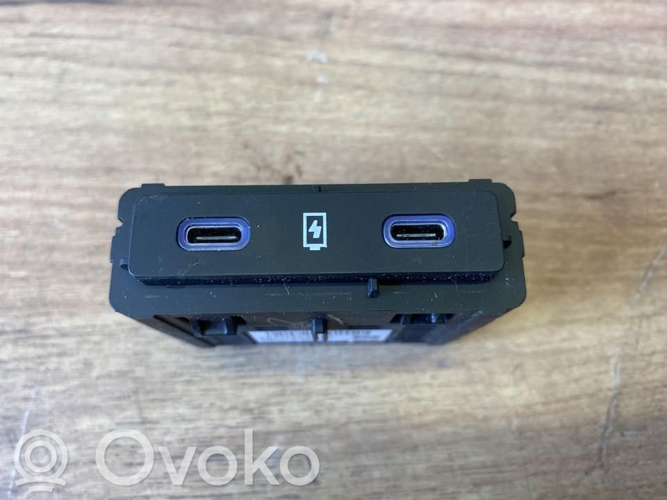 Renault Austral USB-pistokeliitin 