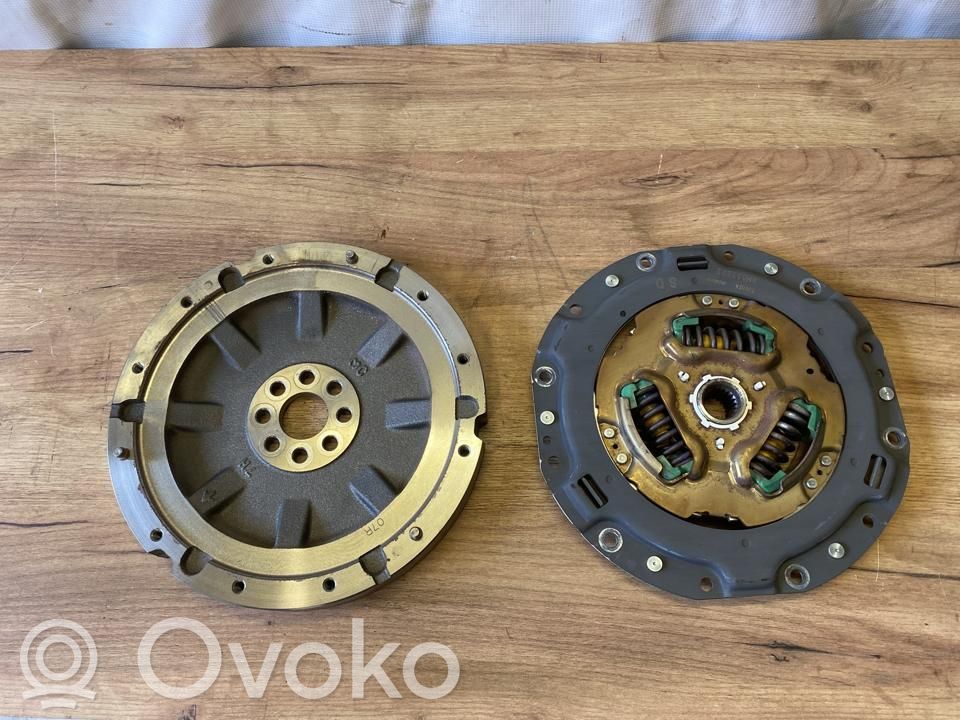 Toyota C-HR I Kit d'embrayage