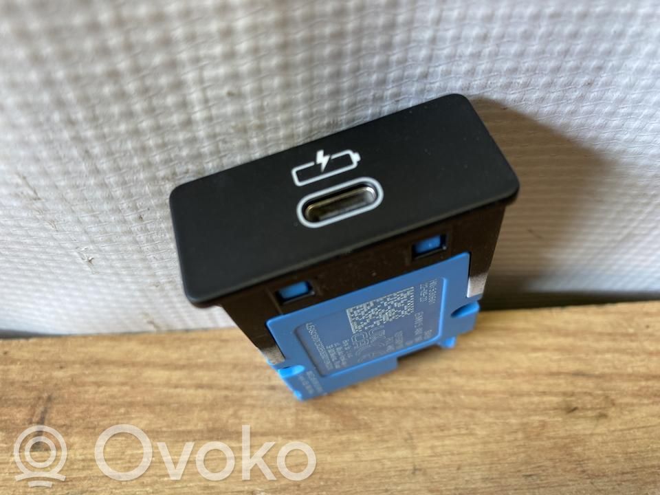 BMW iX3 G08 USB socket connector 