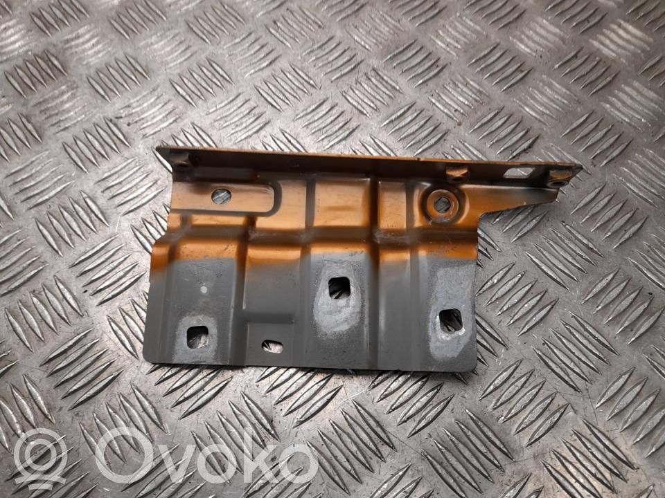 Dacia Sandero Uchwyt / Mocowanie błotnika przedniego 
