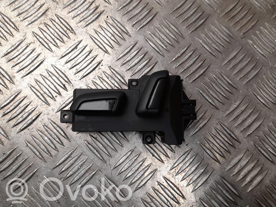 Volkswagen PASSAT B8 Interruptor de calefacción del asiento 