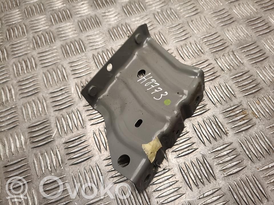 Fender mounting bracket   641604091R,H8773