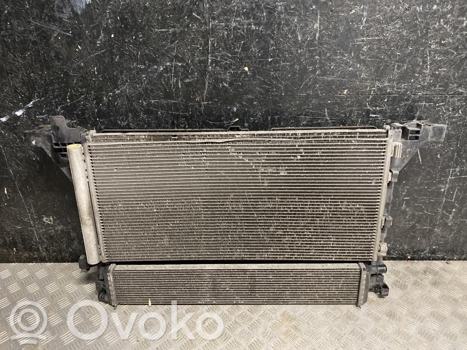 Renault Master III Set del radiatore 