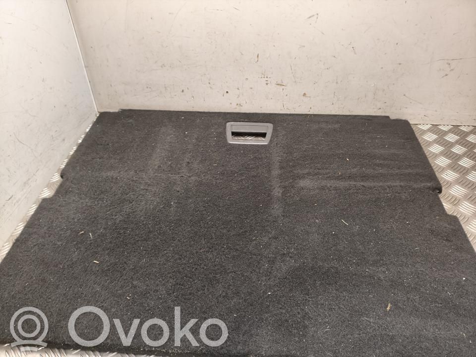 Opel Astra L Wykładzina podłogowa bagażnika 
