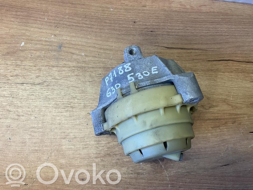 BMW 5 G30 G31 G38 Supporto di montaggio del motore 