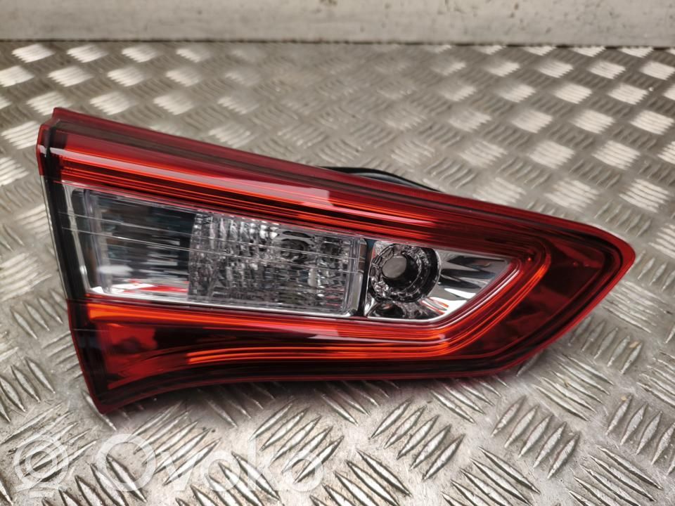 Toyota Yaris Luci posteriori