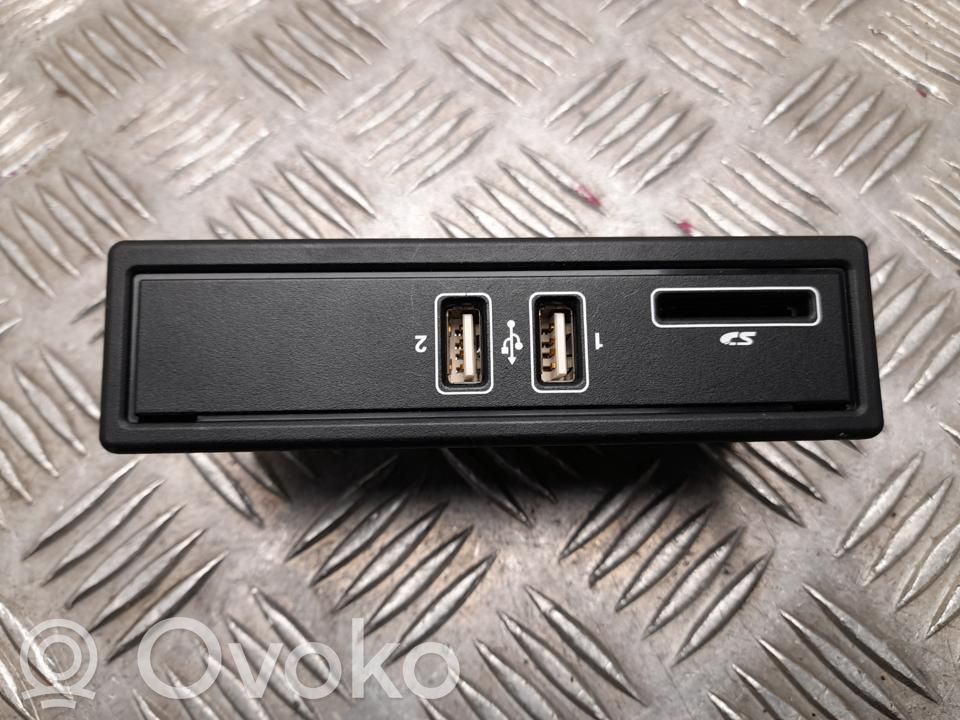 Mercedes-Benz E W213 Connettore plug in USB 