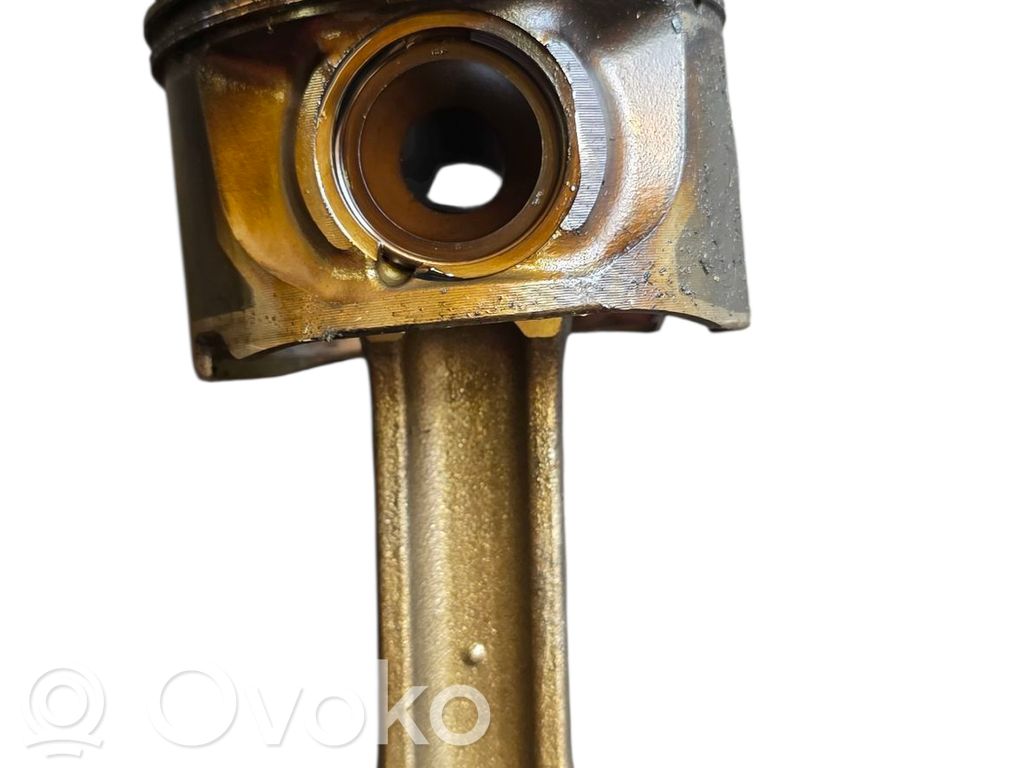 BMW 7 E65 E66 Tłok z korbowodem 