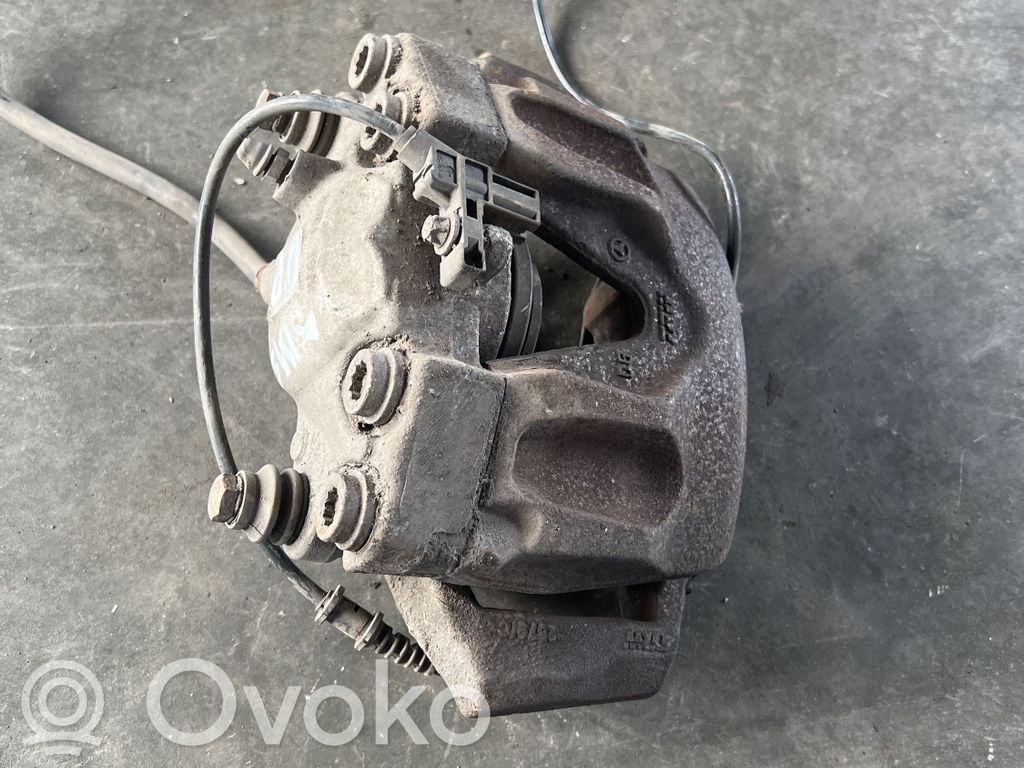 Zacisk hamulcowy przedni   A2044213681,2044213681