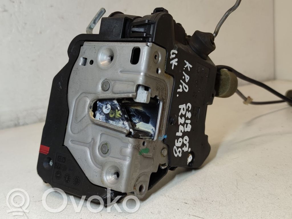 Mercedes-Benz CLS C219 Zamek drzwi przednich 
