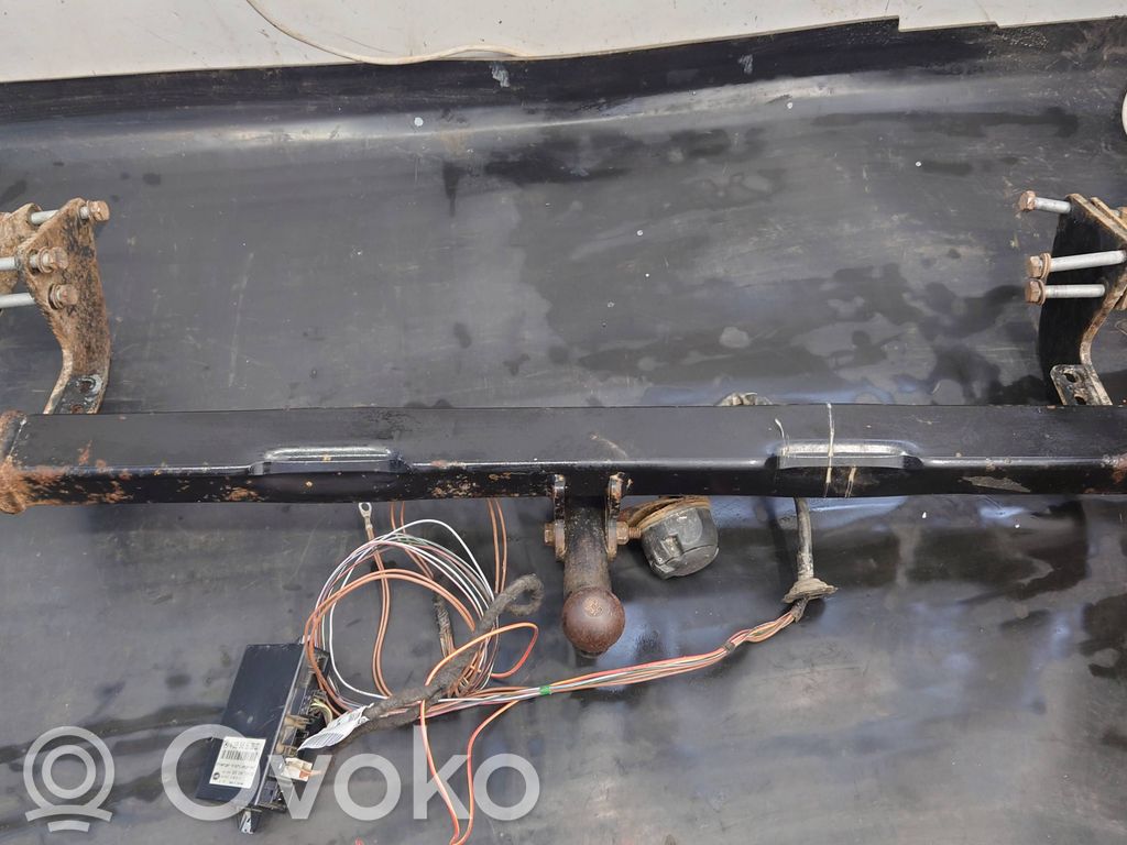Mercedes-Benz Vito Viano W639 Hak holowniczy / Komplet 