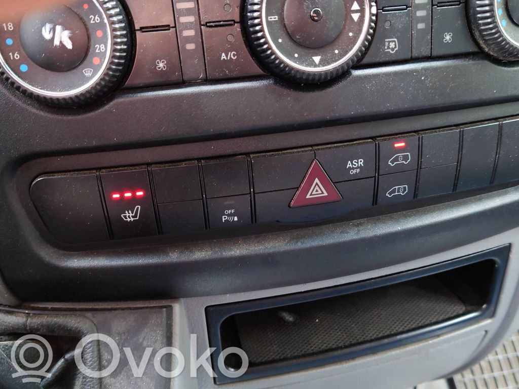 Mercedes-Benz Sprinter W906 Przycisk świateł awaryjnych 