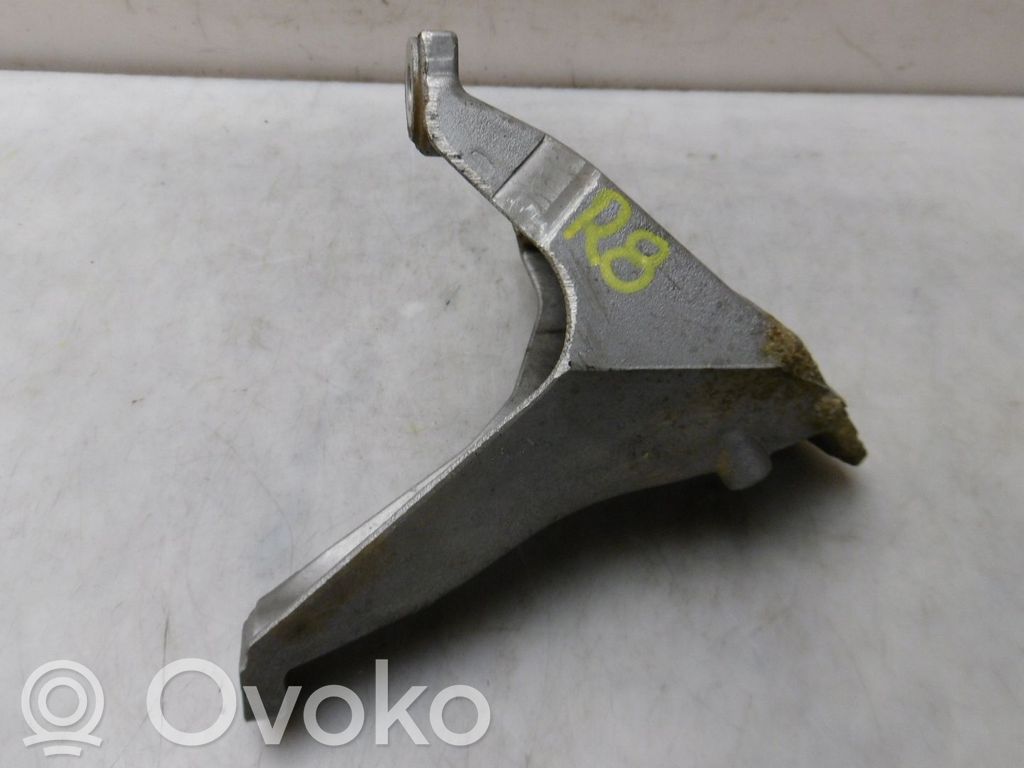 Audi R8 42 Engine mount bracket 