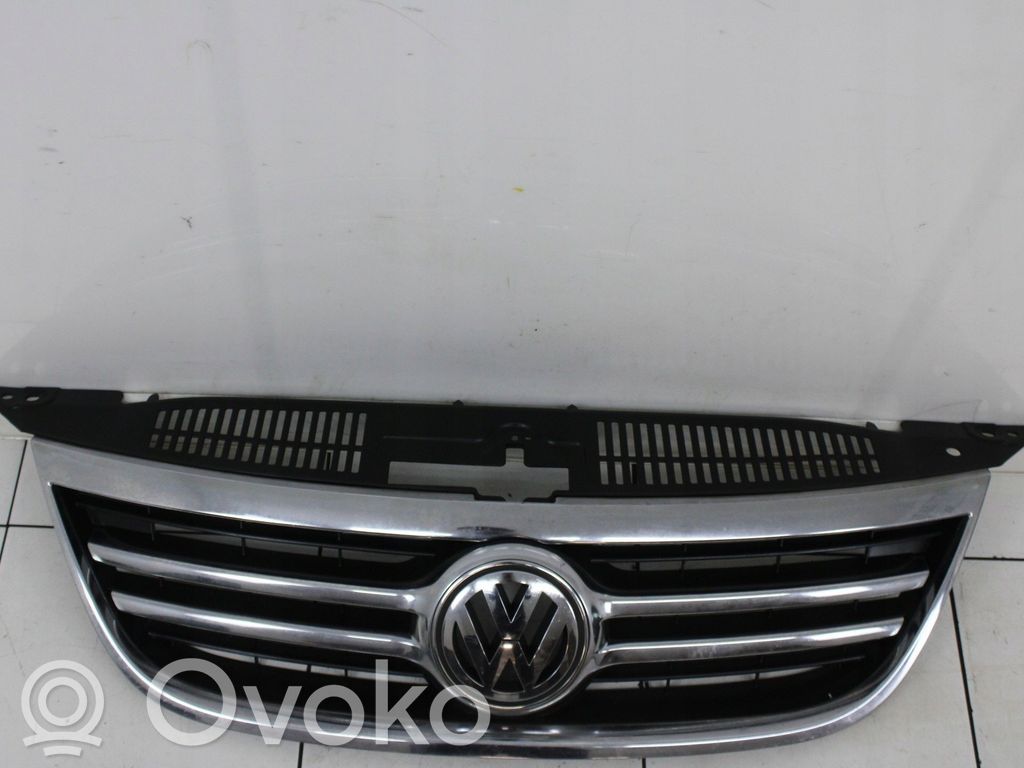 Volkswagen Tiguan Front bumper upper radiator grill 