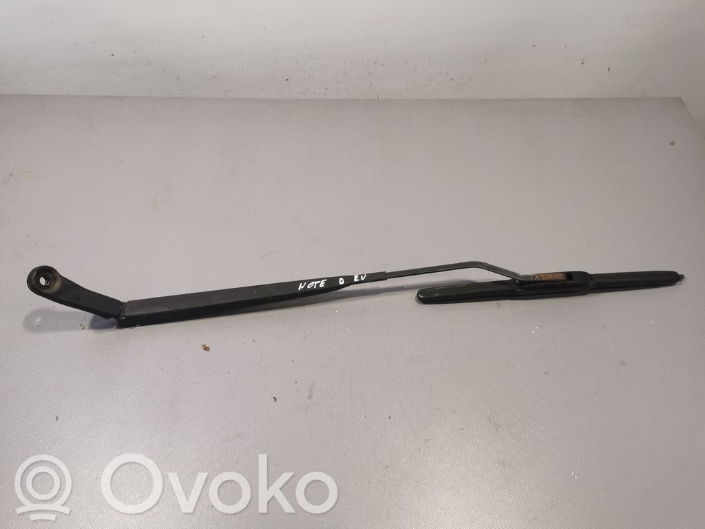 Windshield/front glass wiper blade