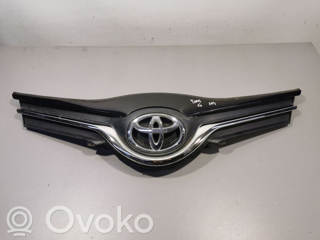 Toyota Yaris Front bumper upper radiator grill 