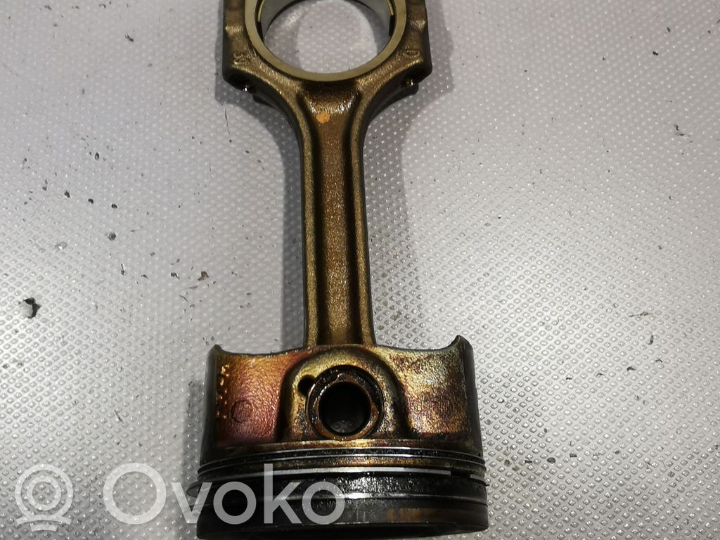 Opel Zafira C Piston with connecting rod 