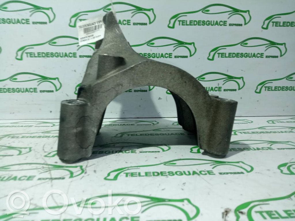 Engine mount bracket   3D0199307P