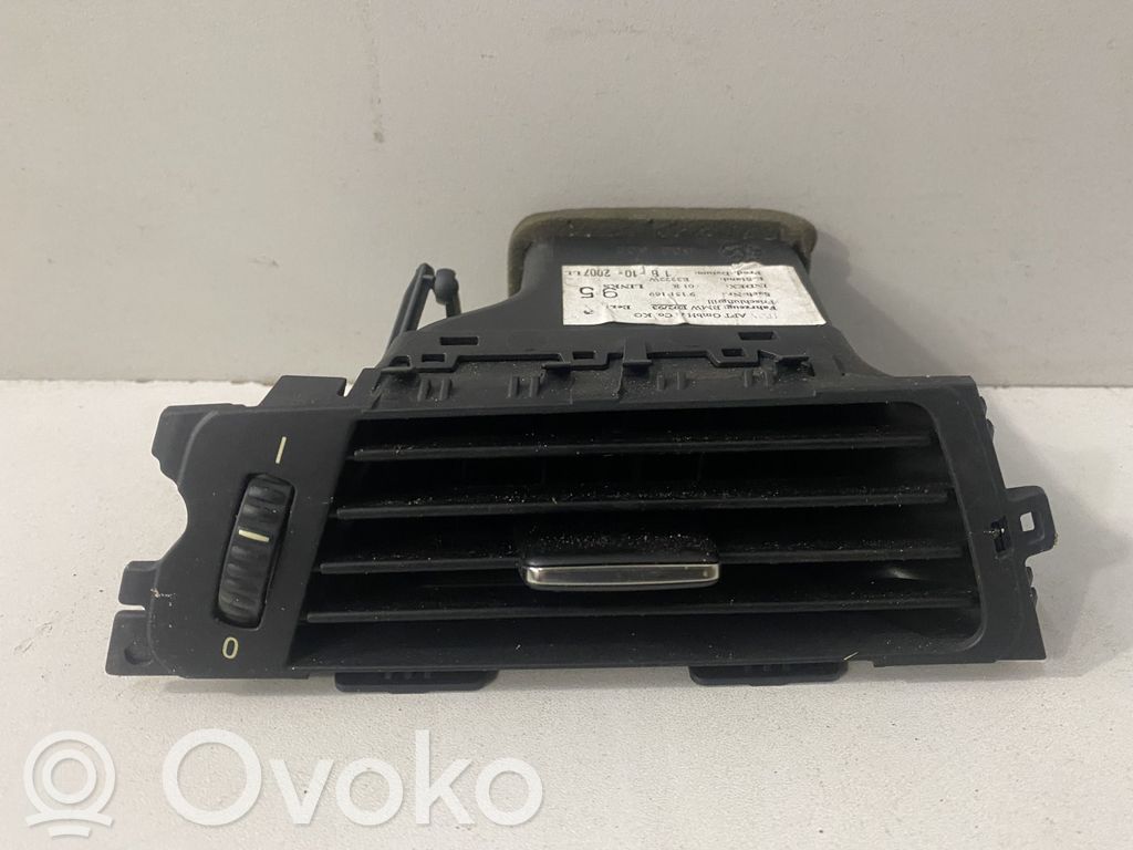 BMW 3 E92 E93 Lango oro grotelės 