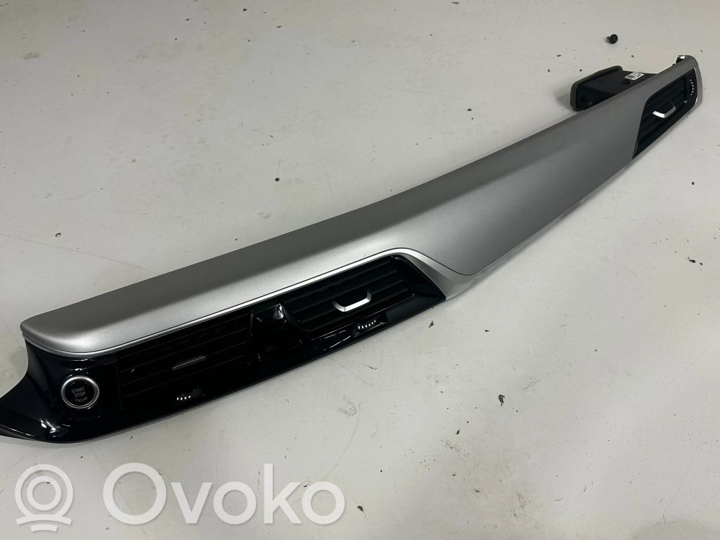 BMW 5 G30 G31 G38 Rivestimento del vano portaoggetti del cruscotto 