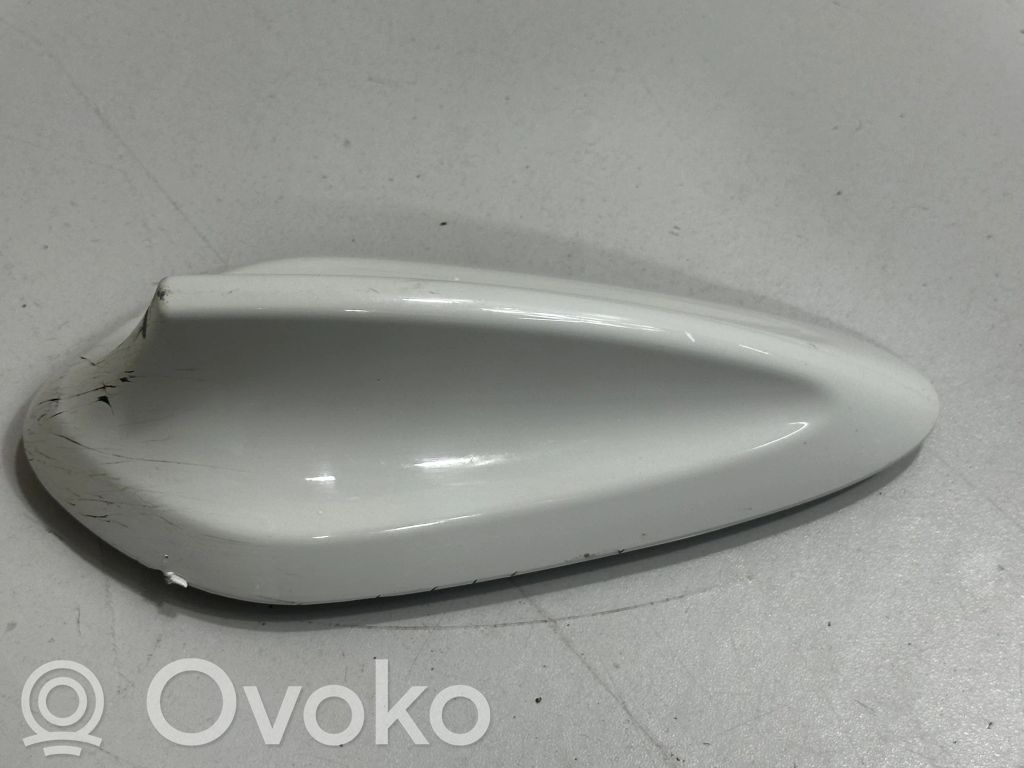 BMW 5 G30 G31 G38 Stogo (GPS) antenos dangtelis 