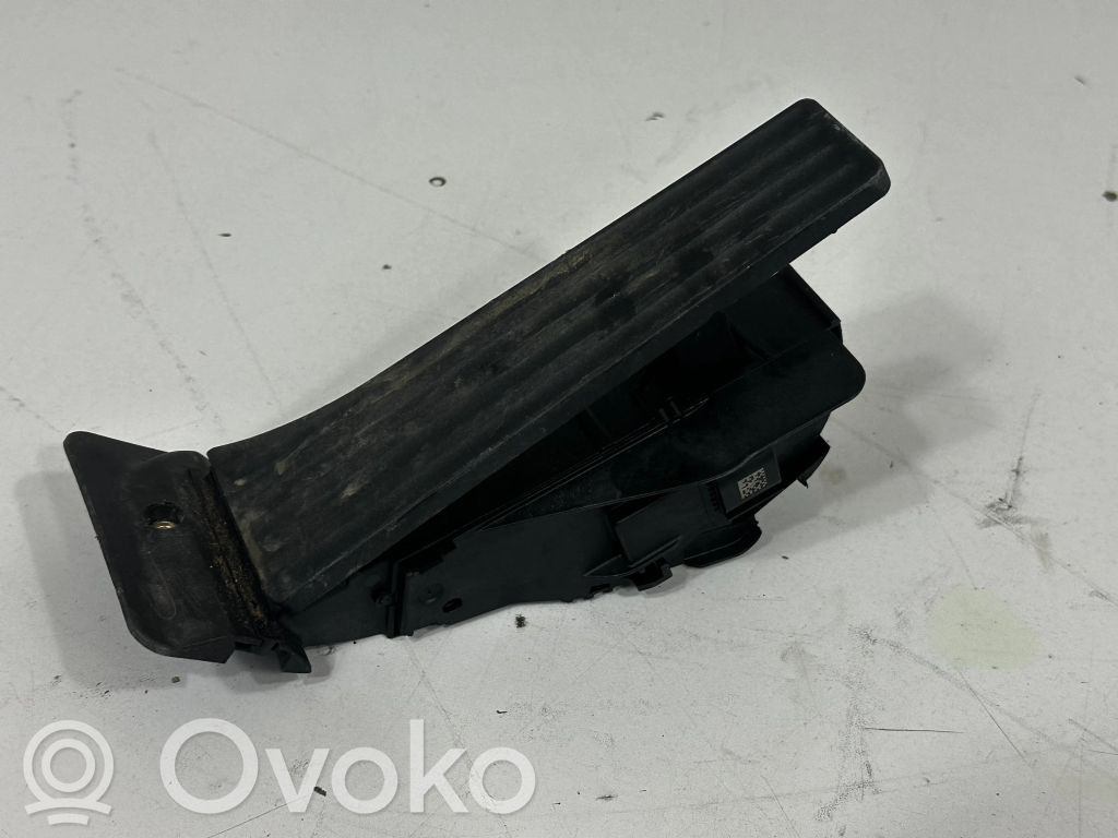 Accelerator throttle pedal   6889823,6860000,6759724,6762327,6766931,6772646,6786286,6788633,6789999,6852643,6858575,6860785