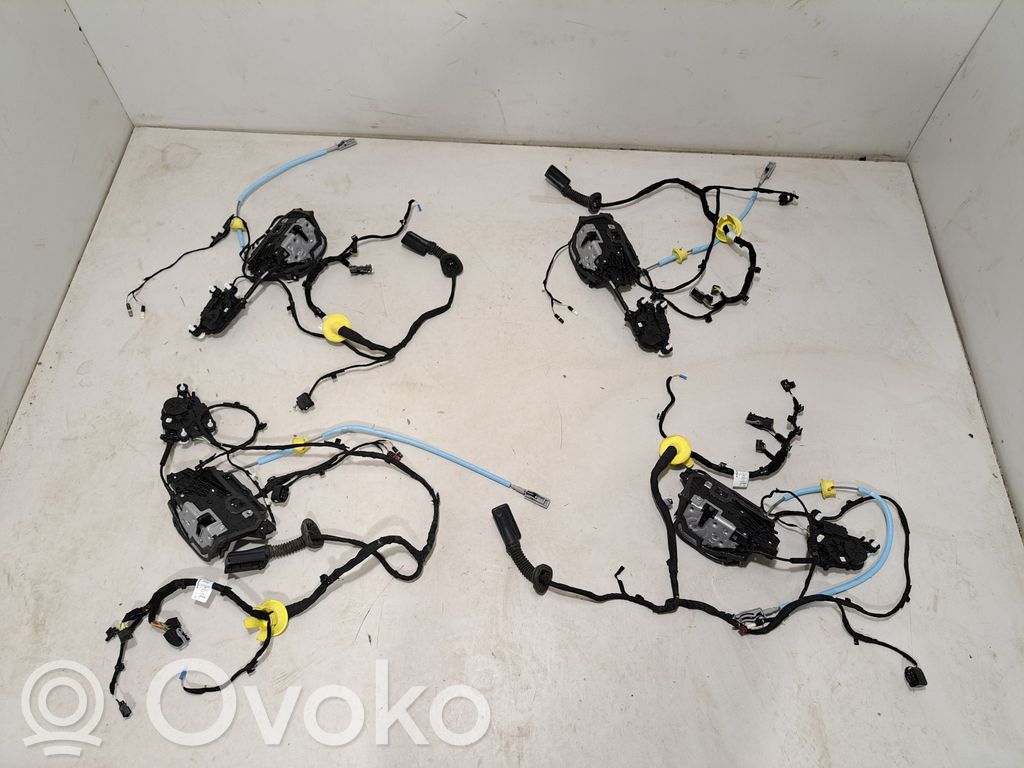 BMW iX Zamek drzwi przednich 