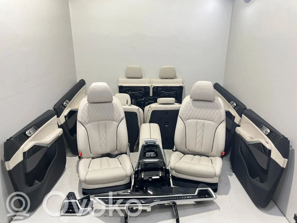 BMW X7 G07 Tapicerka / Komplet 