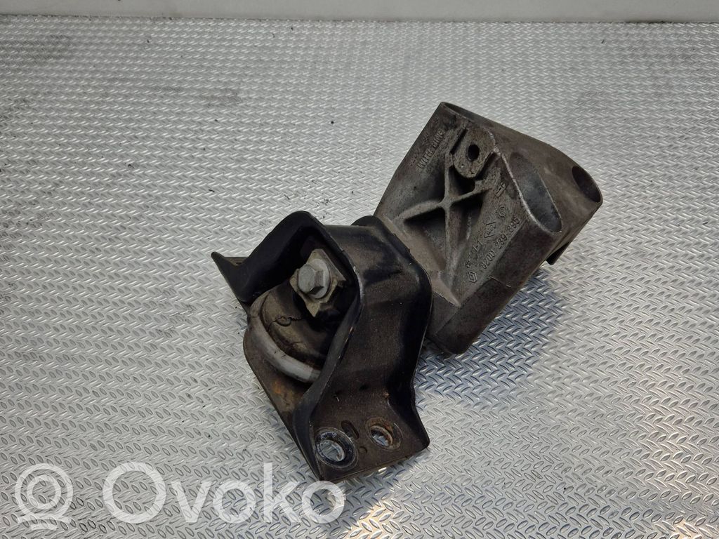 Renault Clio III Engine mount bracket 