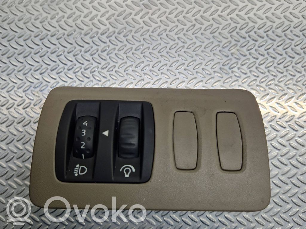 Renault Clio III Headlight level height control switch 