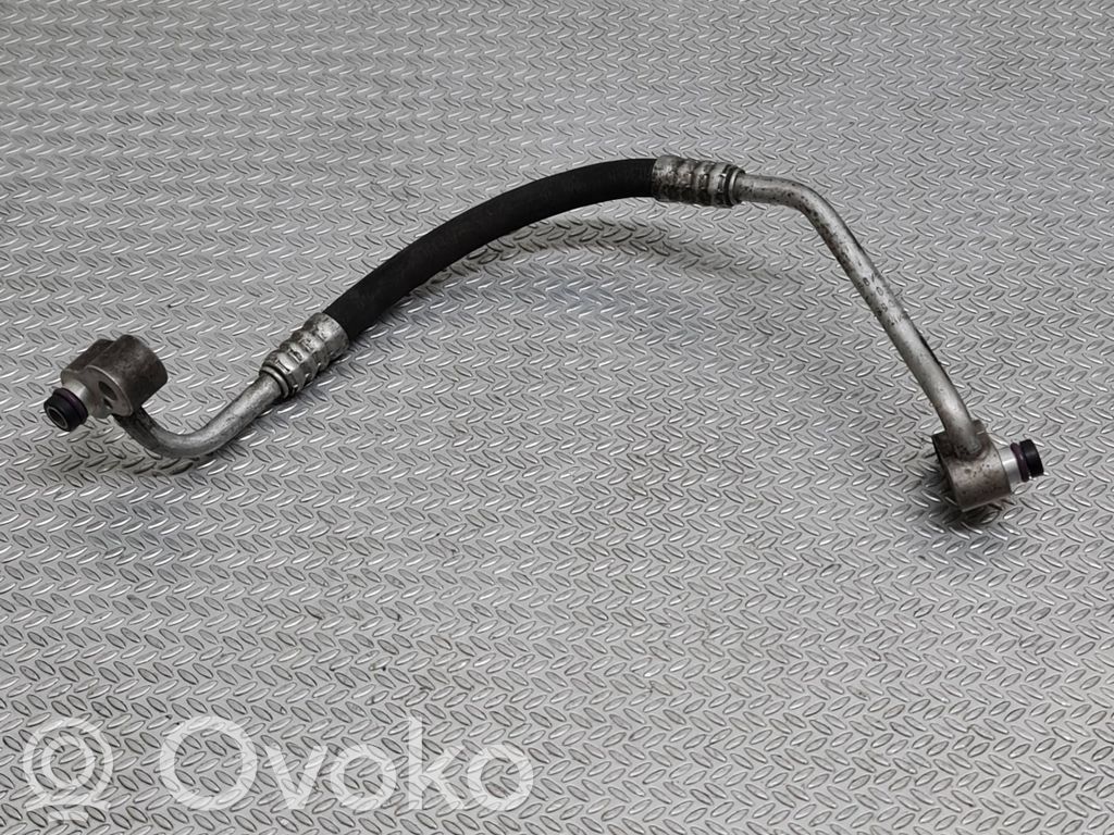 BMW 3 E46 Ilmastointilaitteen putki (A/C) 