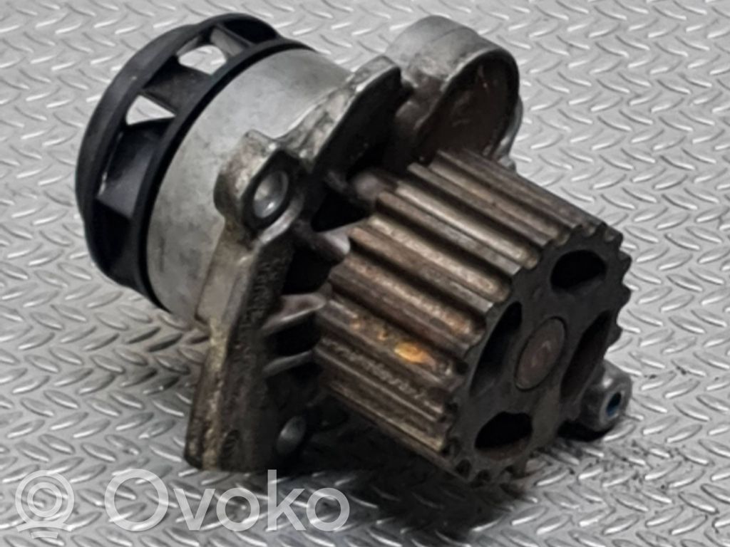 Volkswagen Polo IV 9N3 Vesipumppu 