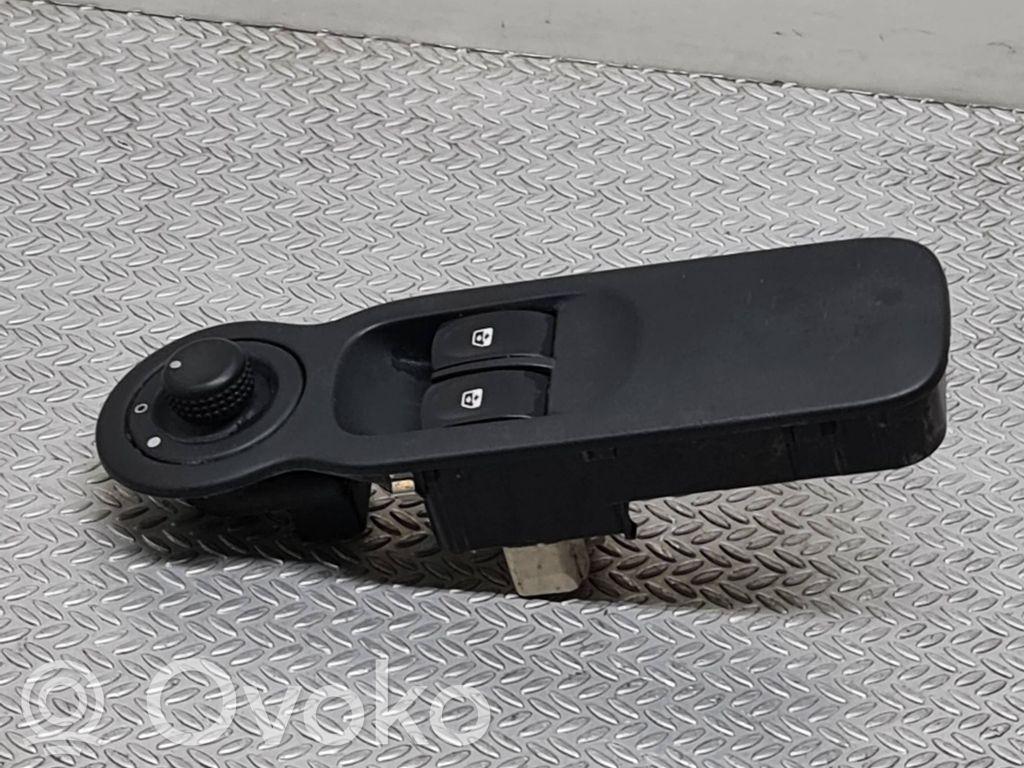 Renault Modus Electric window control switch 