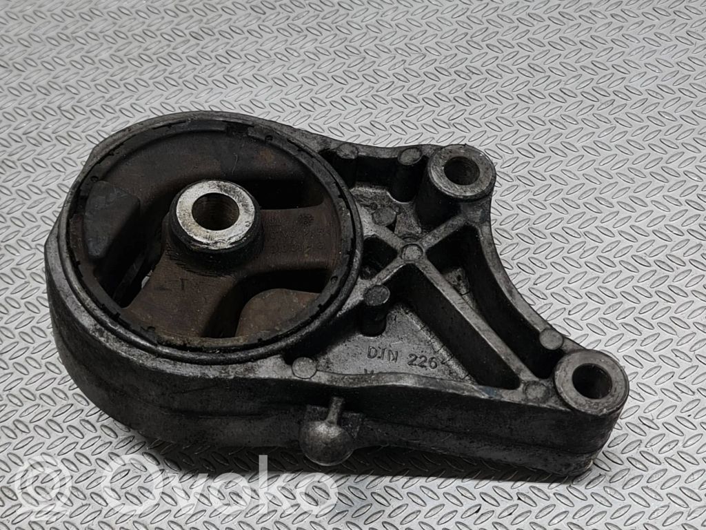 Engine mount bracket   V05413,D1N226