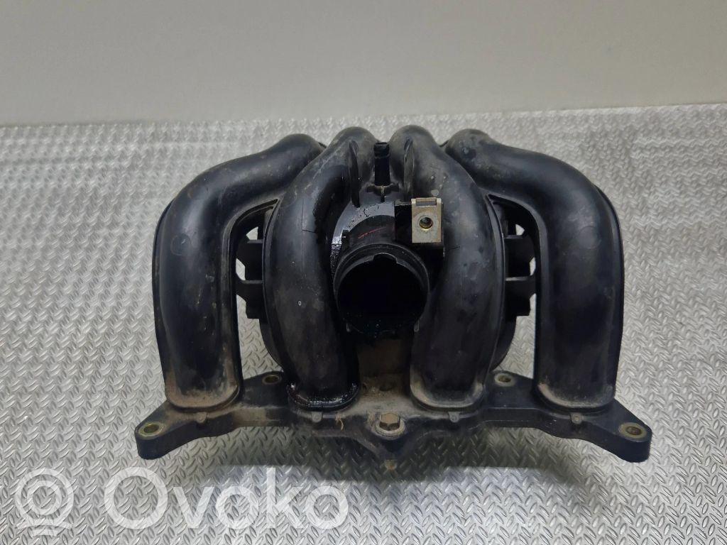 Toyota Yaris Kolektorius įsiurbimo 