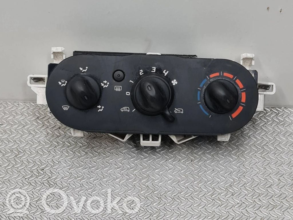 Renault Twingo II Climate control unit 