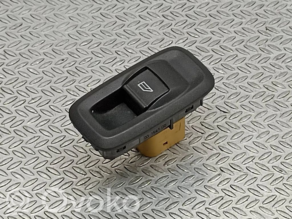 Ford Fiesta Przyciski szyb 