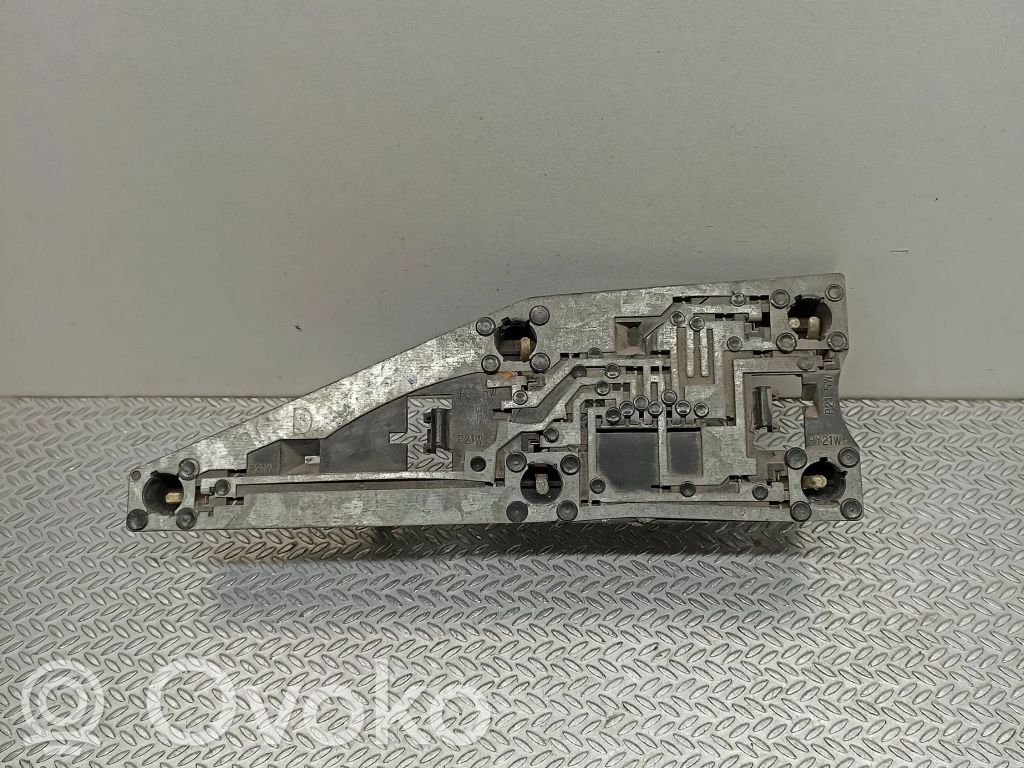 Peugeot 406 Takavalon polttimon suojan pidike 