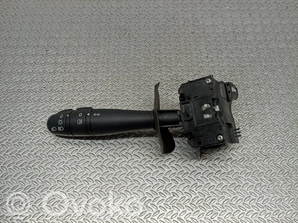 Renault Clio II Pagrieziena signālu / lukturu sviria 