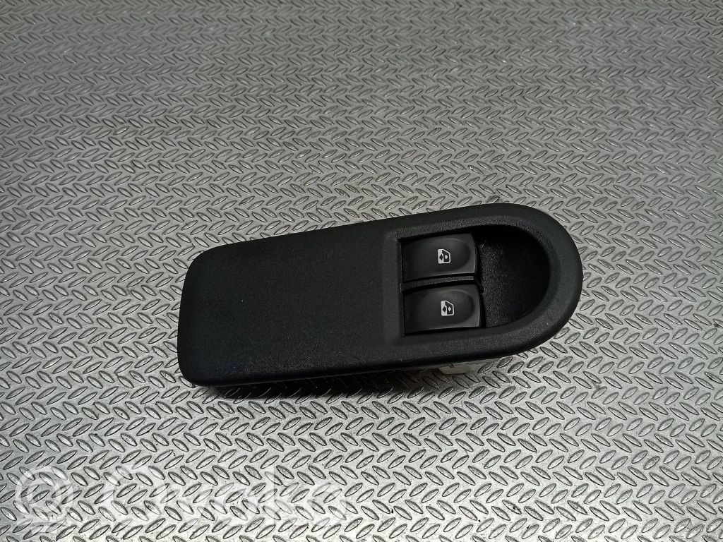 Renault Clio III Electric window control switch 