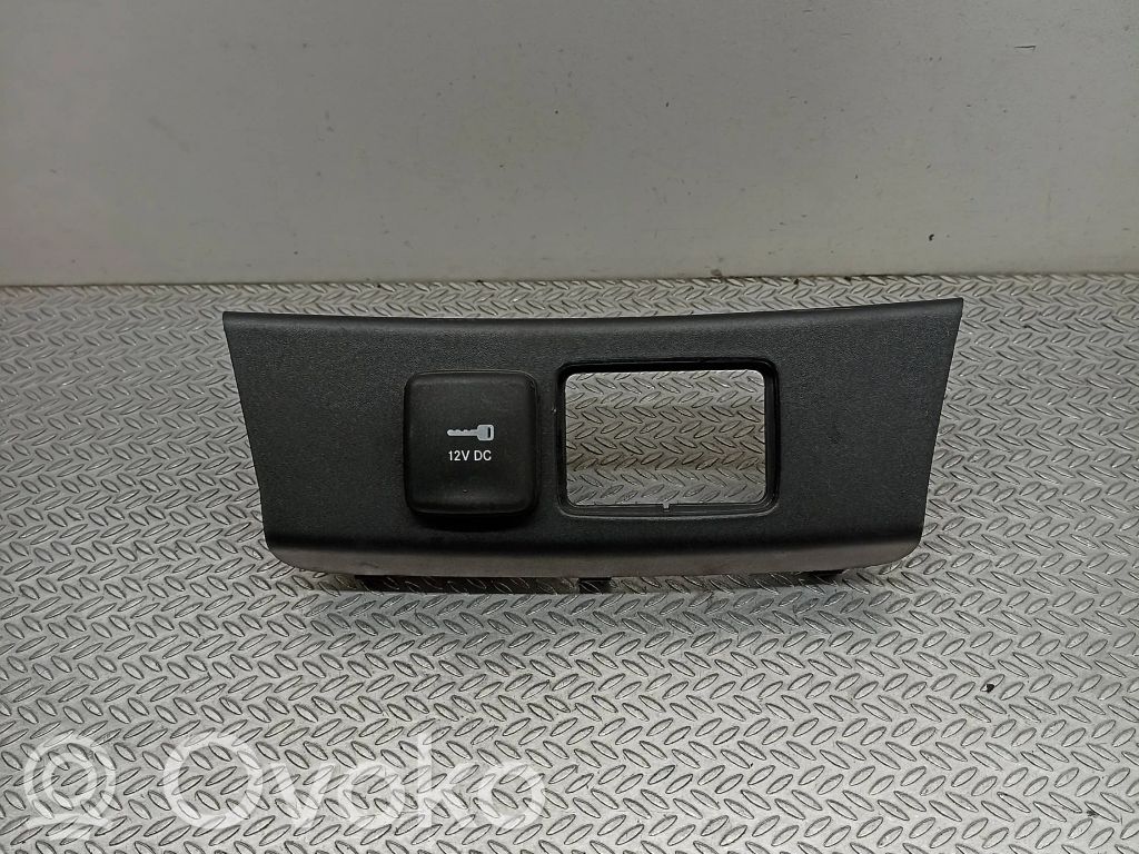 Fiat Tipo Enchufe de 12V (delantero) 