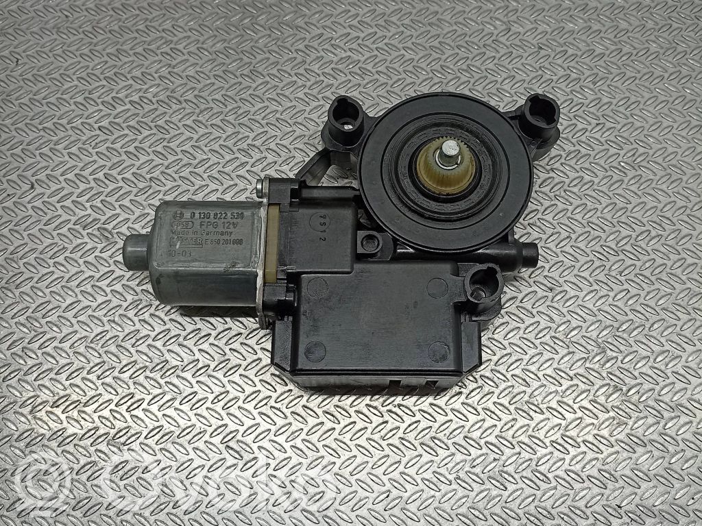 Volkswagen Polo V 6R Silnik regulatora szyby drzwi przednich 