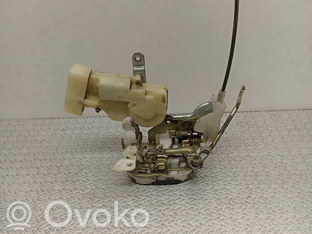 Toyota Yaris Front door lock 