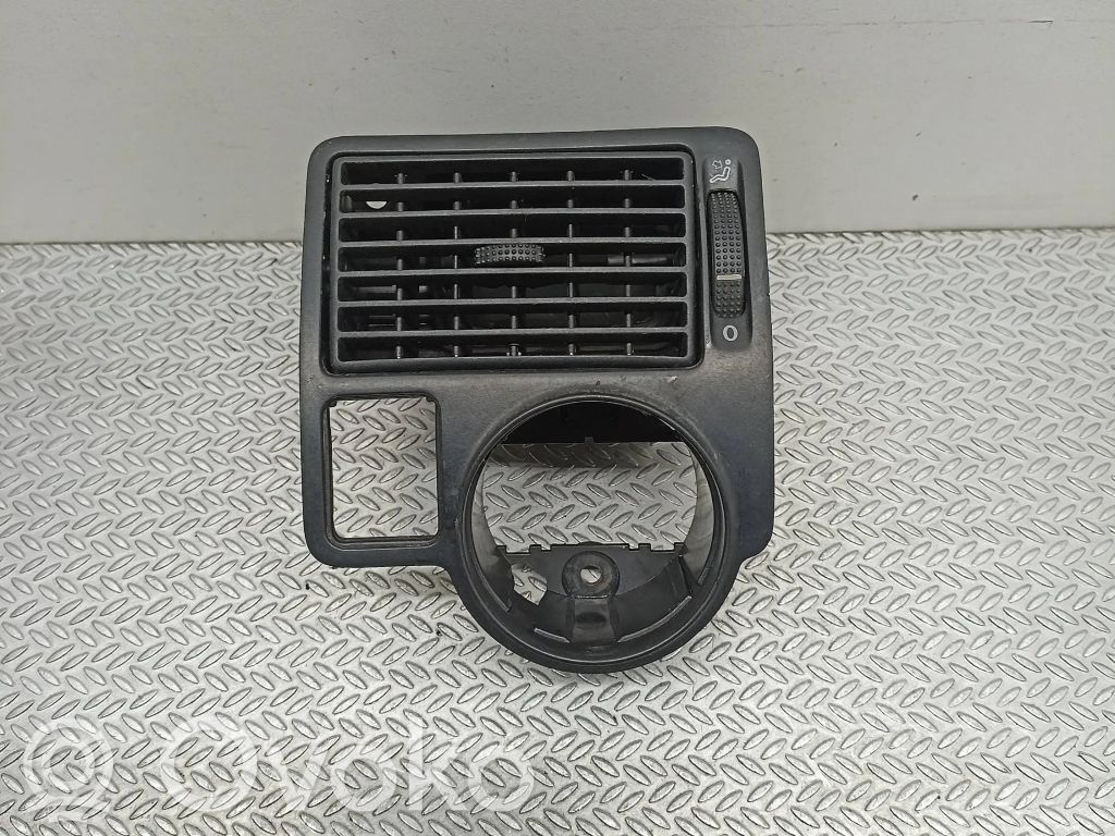 Volkswagen Golf IV Boczna kratka nawiewu deski rozdzielczej 
