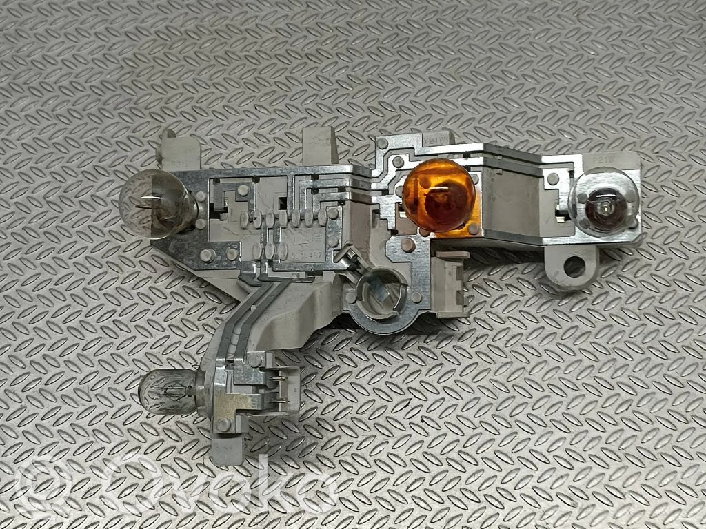 BMW 1 E81 E87 Takavalon polttimon suojan pidike 