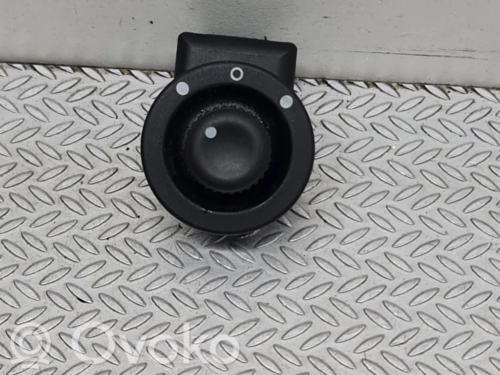 Dacia Sandero Wing mirror switch 