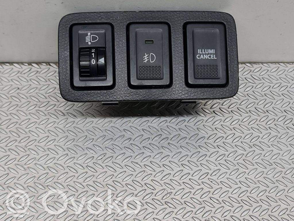 Suzuki Swift I Un conjunto de interruptores 